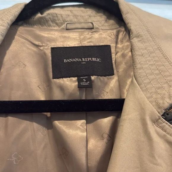 Banana Republic Beige Trench Coat - Picture 2 of 5